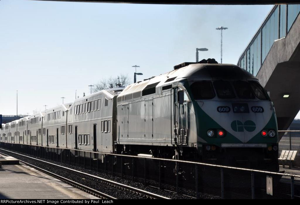 Inbound commuter shoves west into the station